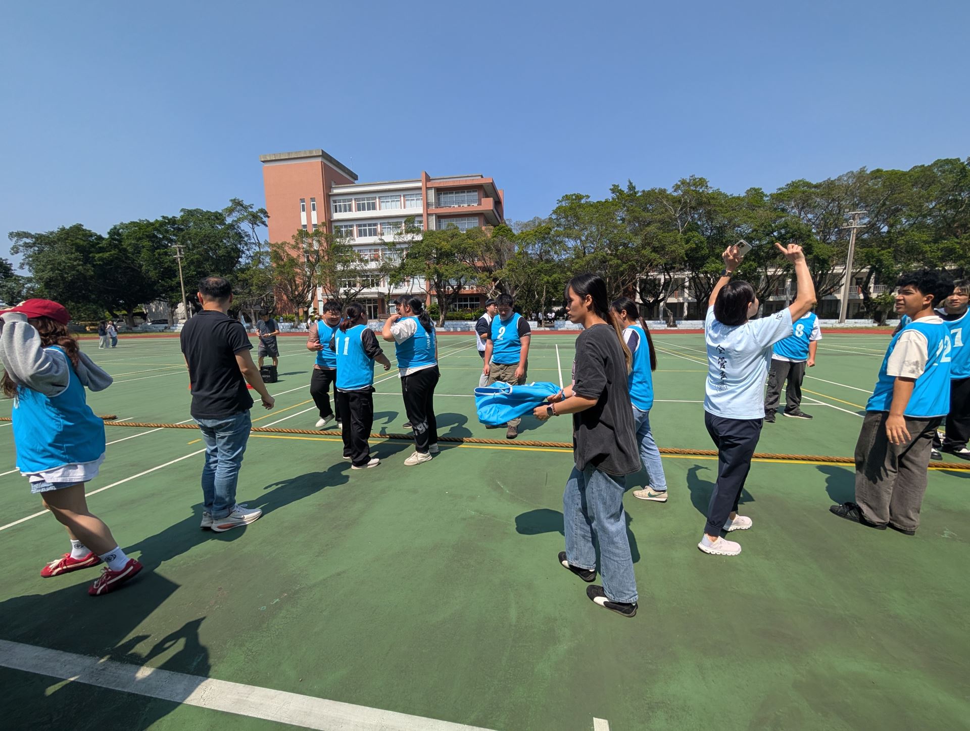 企管系拔河比賽 賽後