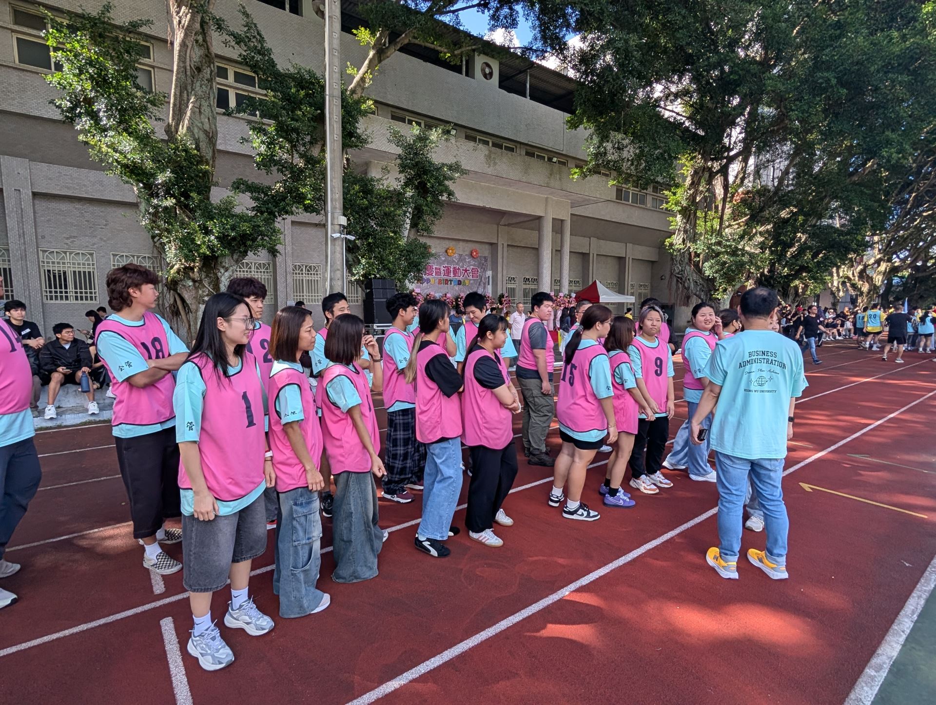 企管系拔河比賽 冠亞軍賽 賽前